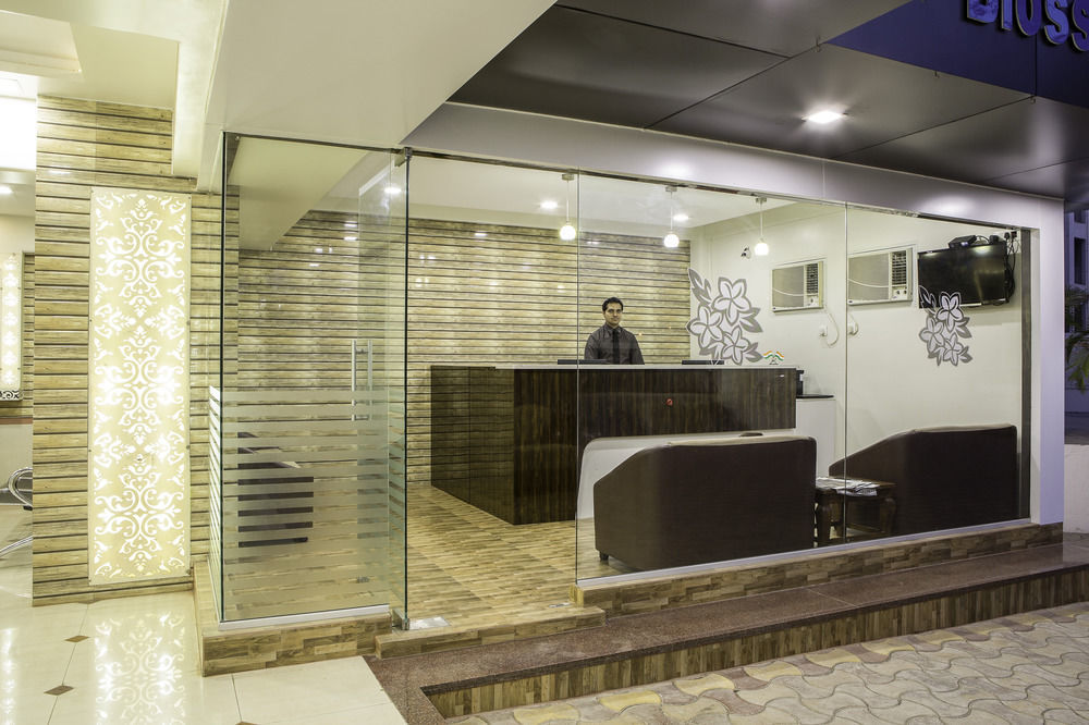 Treebo De Grandeur Anand Nagar Hotel Тане Екстериор снимка