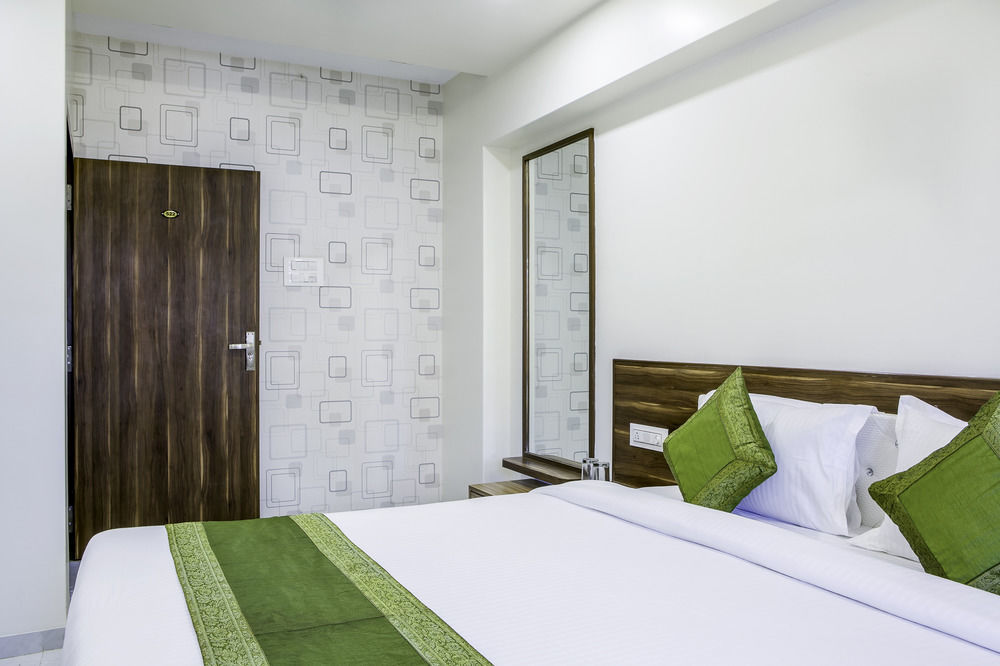 Treebo De Grandeur Anand Nagar Hotel Тане Екстериор снимка