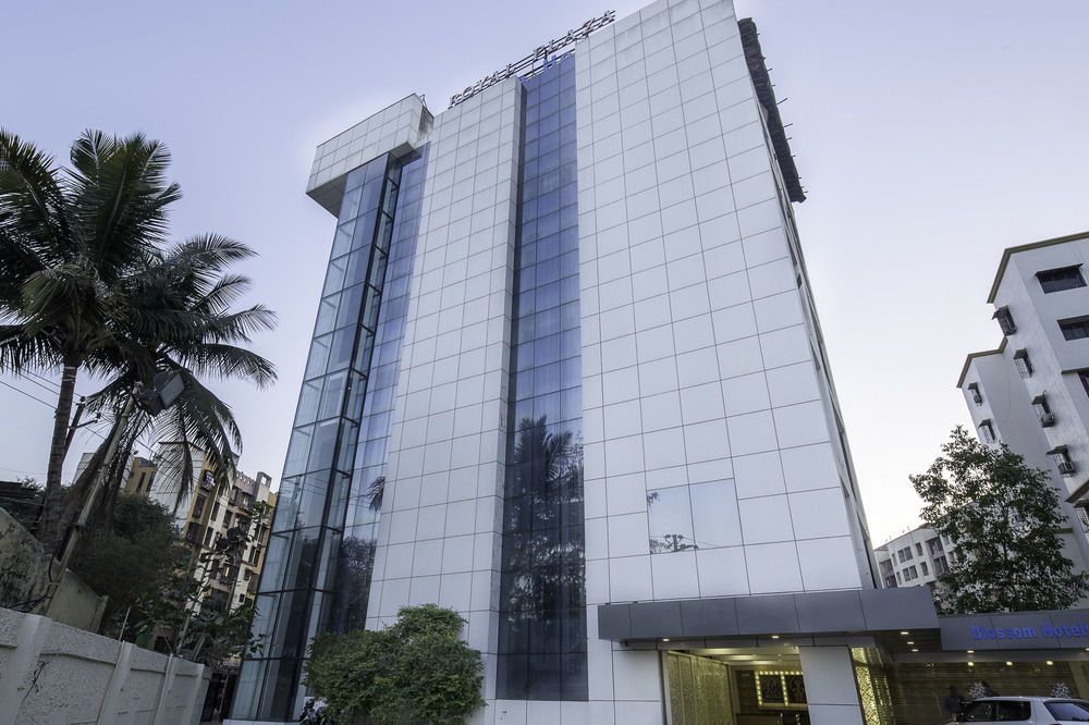 Treebo De Grandeur Anand Nagar Hotel Тане Екстериор снимка