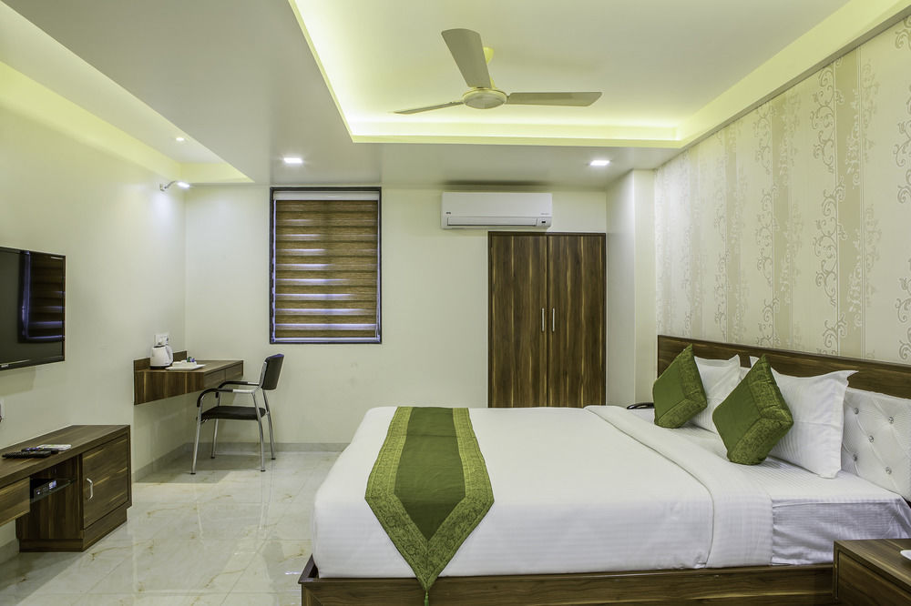Treebo De Grandeur Anand Nagar Hotel Тане Екстериор снимка