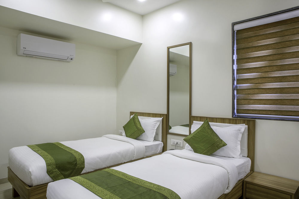 Treebo De Grandeur Anand Nagar Hotel Тане Екстериор снимка