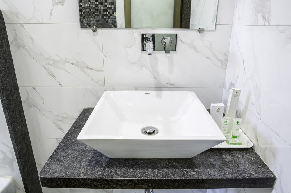 Treebo De Grandeur Anand Nagar Hotel Тане Екстериор снимка